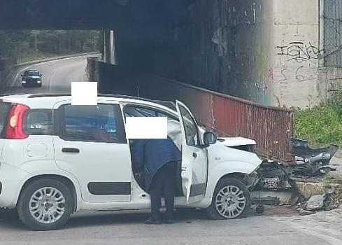 Ultim Ora La Foto Incidente Stradale Nel Casertano Coinvolta Una Vettura